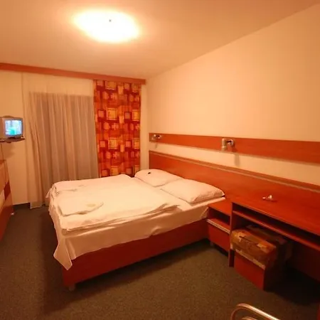 Jantar Отель 3*